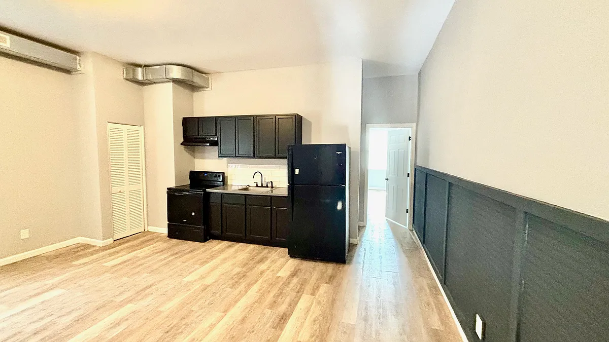 Building Photo - 5040 Lotus Ave #1W