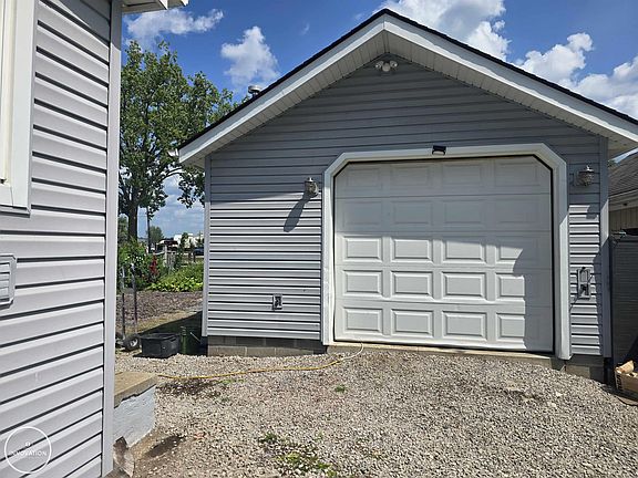 3rd image of 7877 Belleau Rd