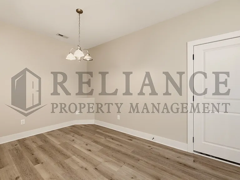 220 W May St — Photo 15