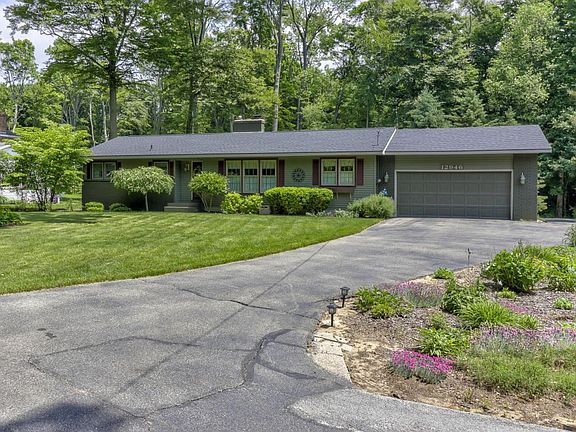 3rd image of 12946 Lakeshore Dr