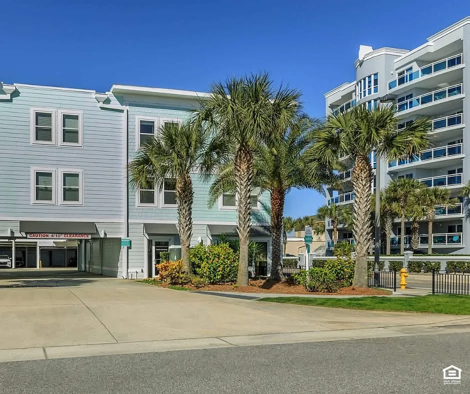 Surfside Apartments- 814 1st Street North — Photo 3
