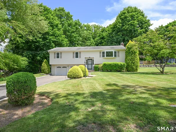 9 Crestwood Drive, Danbury, CT 06811