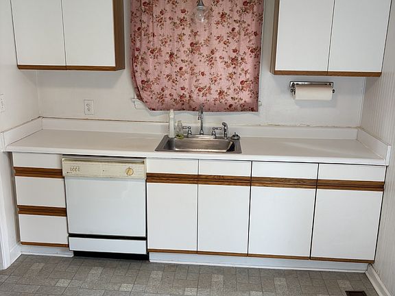 2nd image of 1904 Avalon Dr