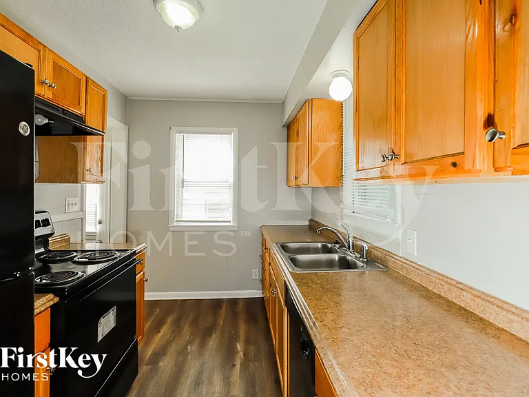 9005 E 68th Ter — Photo 7