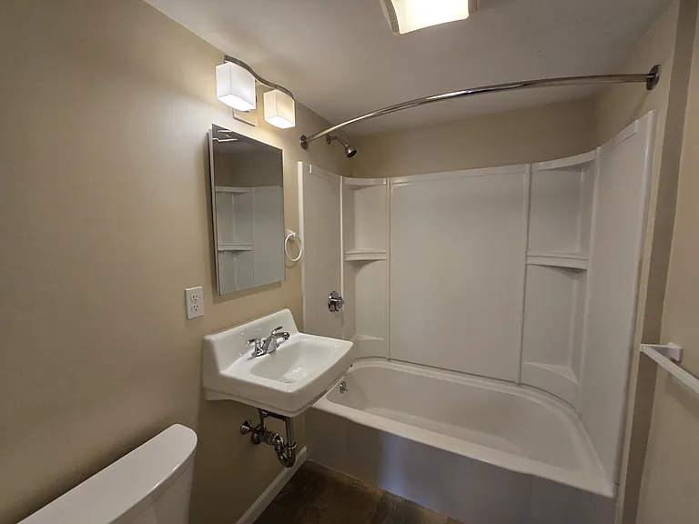 194 Lincoln St #4 — Photo 10