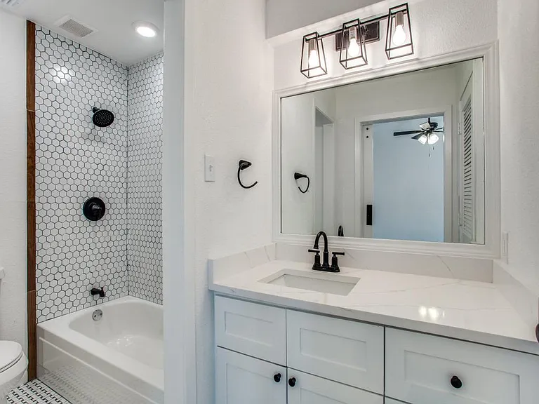 1307 Worthington St — Photo 11