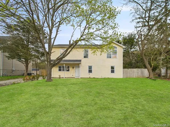 613 Bourdois Avenue, Bellport, NY 11713