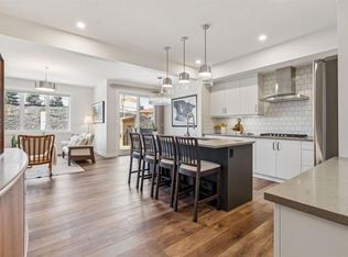 24 E Willow Park Point, Cochrane, AB T4C 2V3