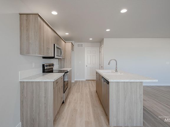 4th image of 2446 W Fallon Loop