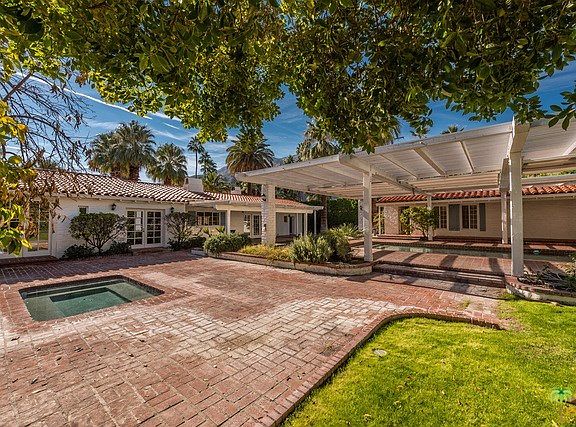 Private Backyard with Mountain Views and Separate