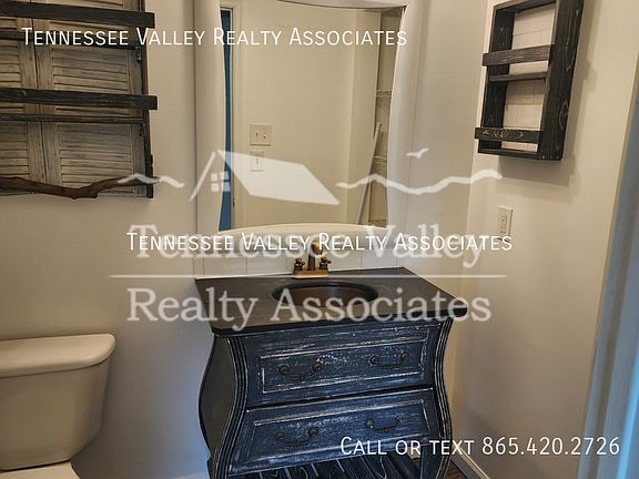 4th image of 1509 Brown Ave