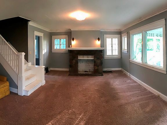4th image of 490 Elmwood Ct