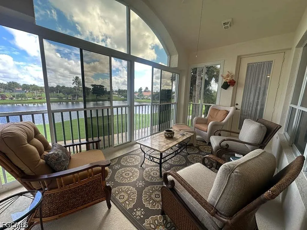 2 bed, 2.0 bath, 1669 sqft, $4,950 — Photo 2