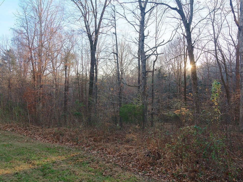 2nd image of 450 Robin Hill Rd