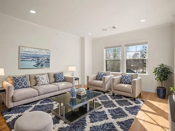 18 Robert St #14, Roslindale, MA 02131