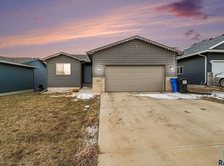 6321 N Seubert Ave, Sioux Falls, SD 57104