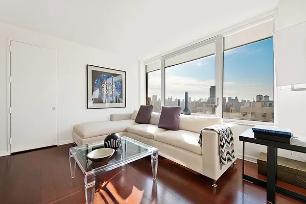 Rented by CORE | media 3