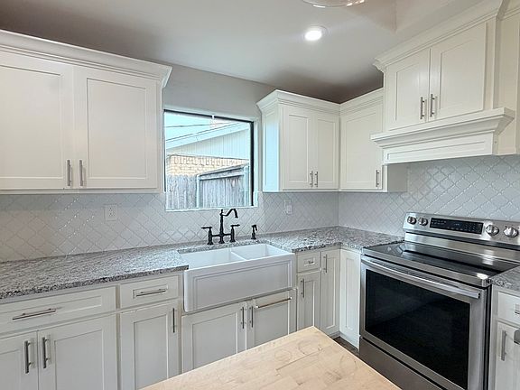 5th image of 8814 Holiday Dr