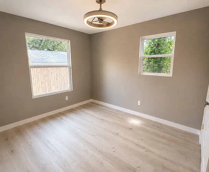 504 E Mason St — Photo 7