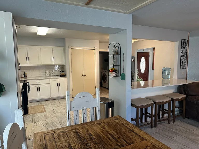 2705 W Beech St — Photo 5