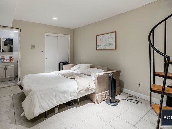 3rd image of 16 W 82nd St #1