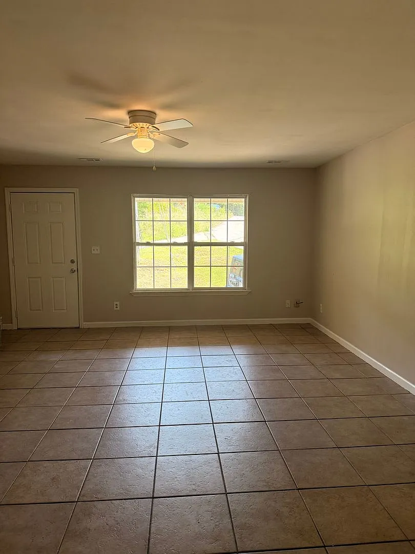 Rossville 2 Bedroom Duplex — Photo 4