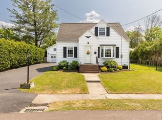 205 Exeter St, East Syracuse, NY 13057