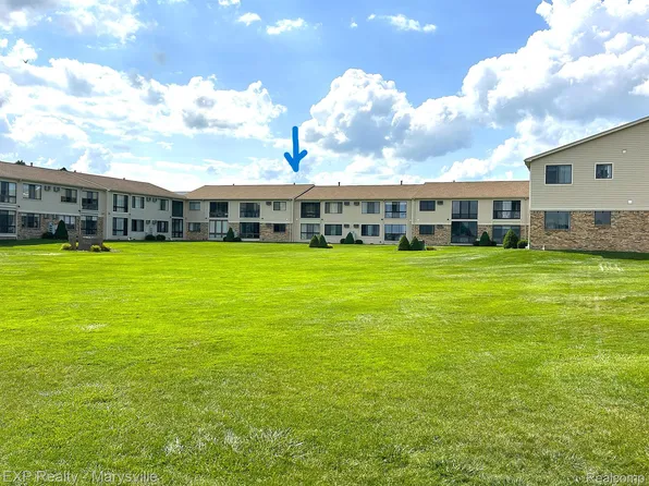 1700 River Rd APT 21, Marysville, MI 48040