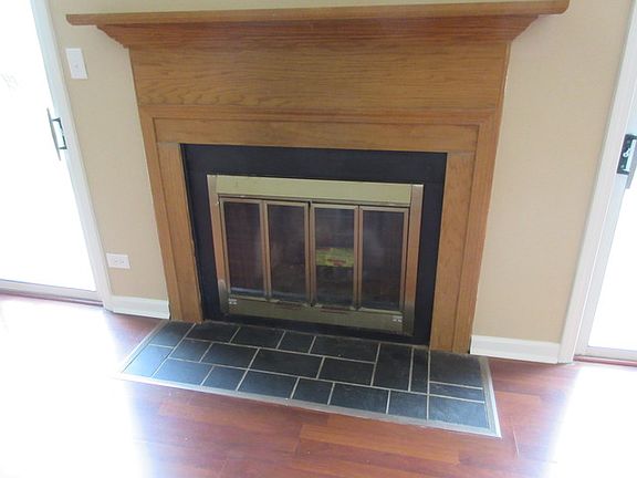 3rd image of 3S267 Blackthorn Ln