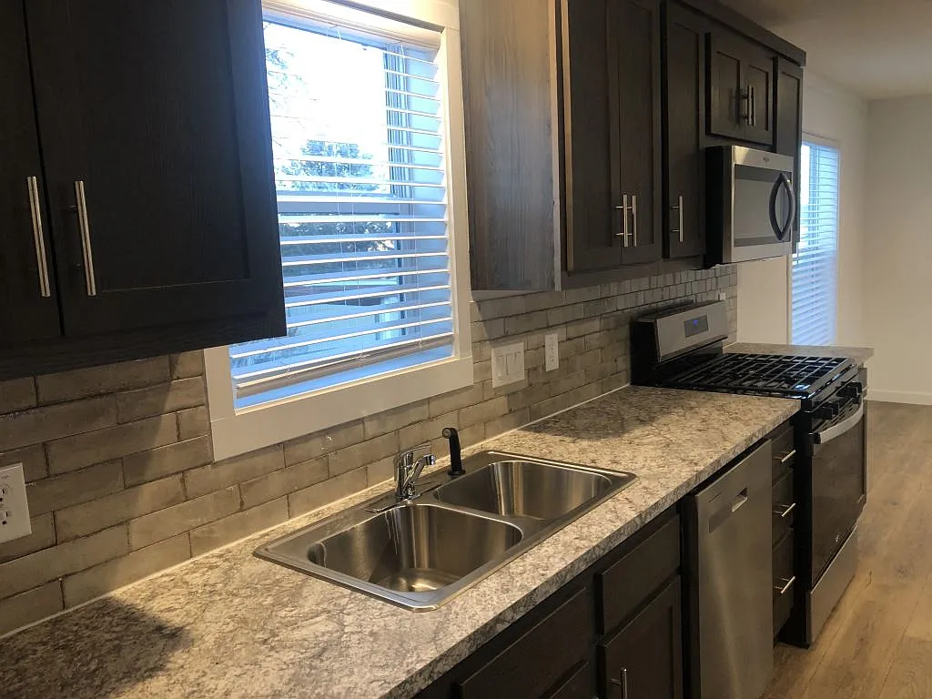 3 bed, 2.0 bath, 1123 sqft, $1,995 — Photo 3