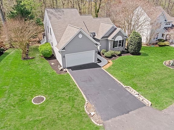 3rd image of 218 Cross Creek Ct
