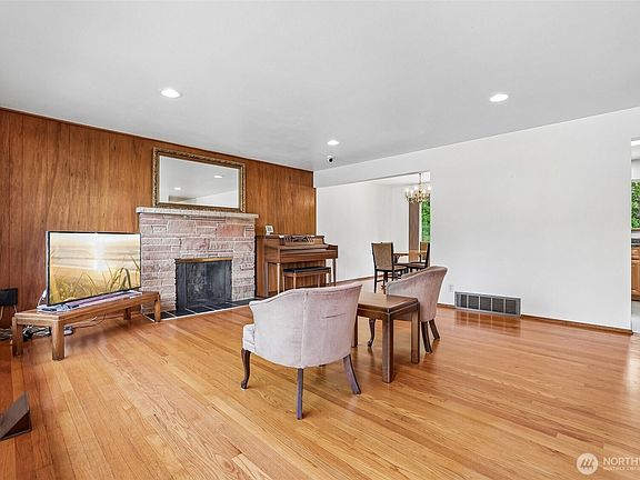 4th image of 3009 S Findlay Street