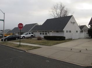 78 Vermillion Dr, Levittown, PA 19054