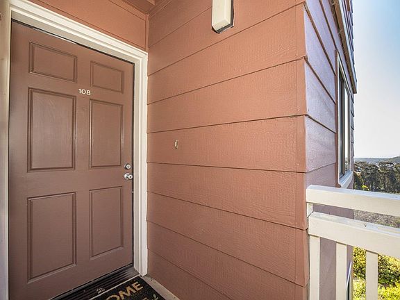 5th image of 108 Oak Ct