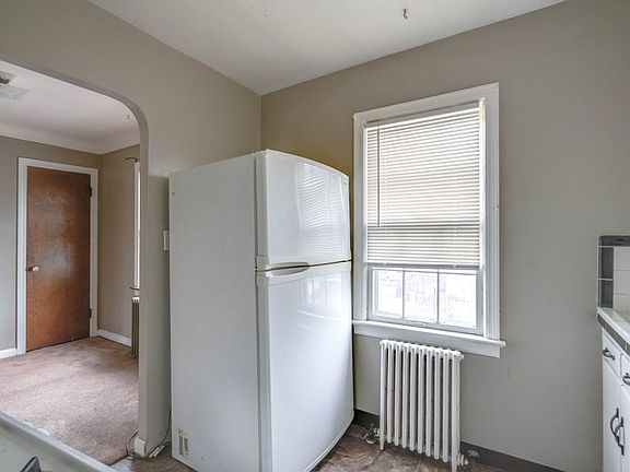 4th image of 19351 Lake Shore Blvd #9