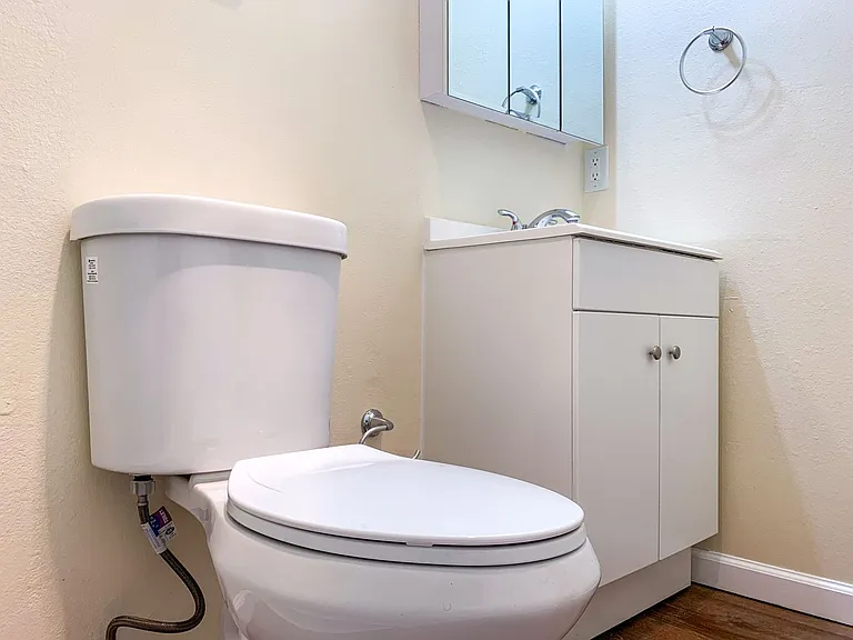 MOVE IN SPECIAL Studios @ $749.00 — Photo 33