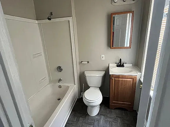 8 Hammond St — Photo 2
