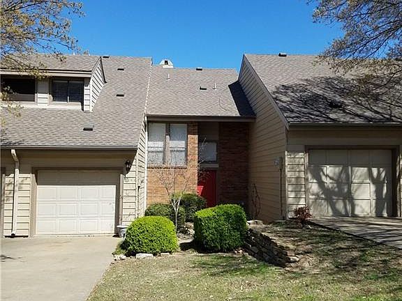 2nd image of 130 Summer Place Cir