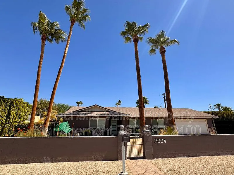 3 bed, 2.5 bath, 2004 sqft, $4,295 — Photo 2