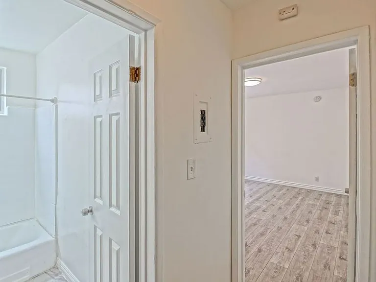3655 Midvale Ave — Photo 10