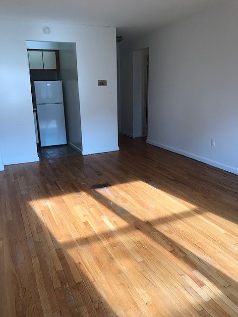 2nd image of 307 E 89th St APT 6E
