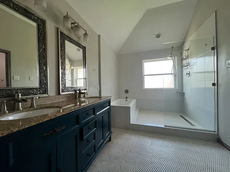 5747 Malcomboro Dr — Photo 17