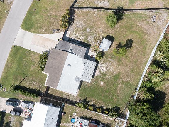 3rd image of 1789 NW Sunset Blvd