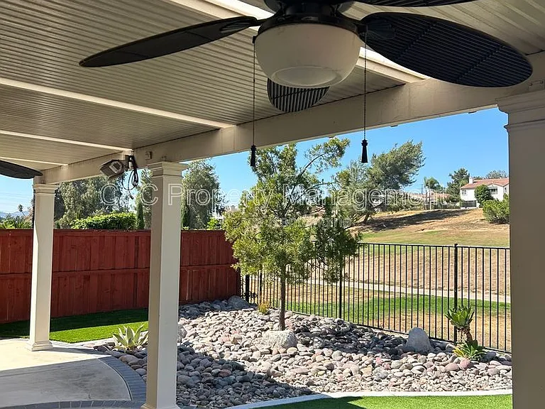 30934 Crystalaire Dr — Photo 25