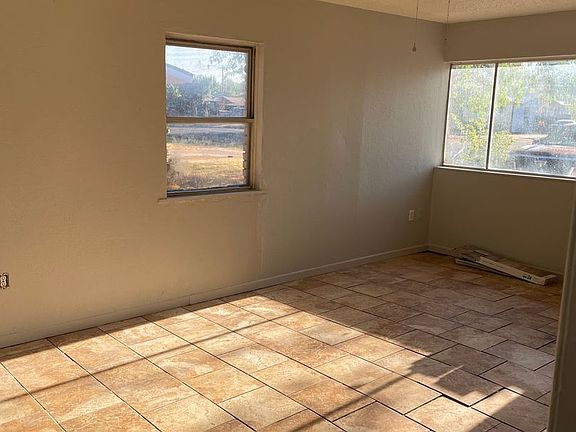 2nd image of 2042 N Mockingbird Ln