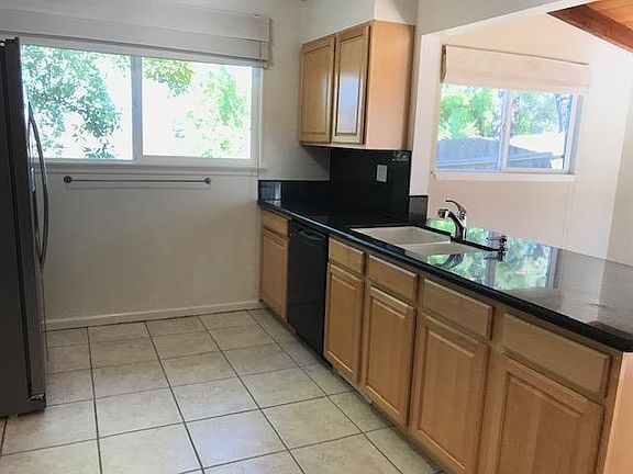 4th image of 209 41st Ave