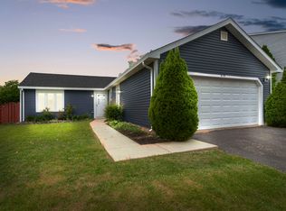 828 Huron Ct, Carol Stream, IL 60188