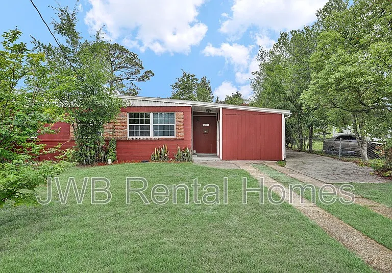 10524 Briarcliff Rd S — Photo 1