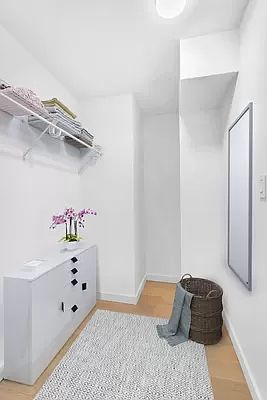 3rd image of 400 E 77th St APT 4H