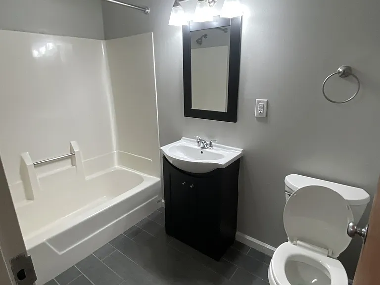225 Arch St — Photo 3